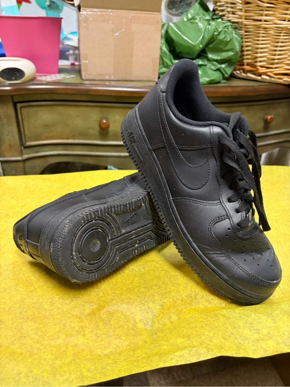 Nike Men's Black Leather Low-Top Sneakers with Black Laces size 9. - Picture 3 of 6